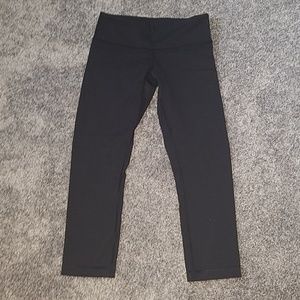 Lululemon athletica size 4 cropped leggings
